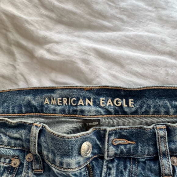 American Eagle Ripped Jeans - Picture 2 of 5